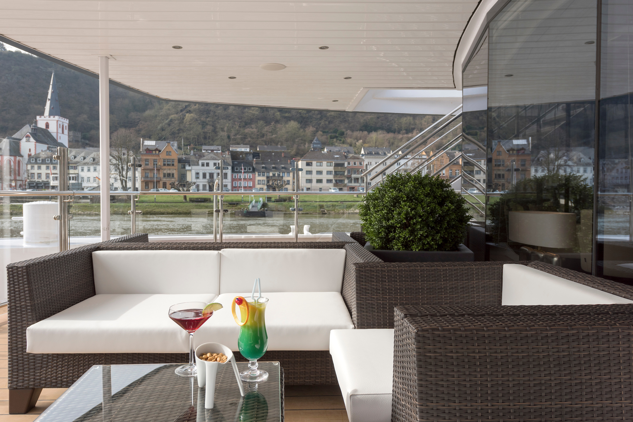 Avalon_Imagery II_Observation Lounge_02.jpg